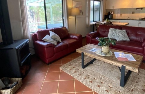 Peerabeelup House | Two-Bedroom Chalet with Private Jetty - Heron Pemberton