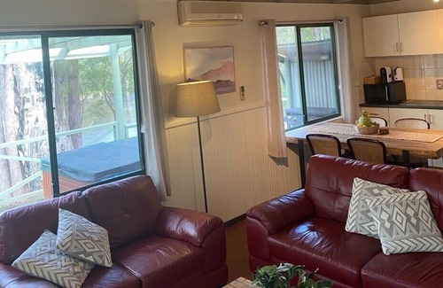 Peerabeelup House | Two-Bedroom Chalet with Private Jetty - Heron Pemberton