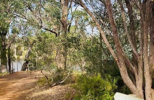 Peerabeelup House | Two-Bedroom Chalet with Private Jetty - Heron Pemberton