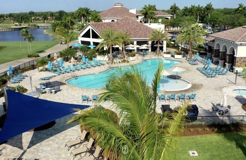 Naples Condo | Two bedroom condo in a gated community with private golf course