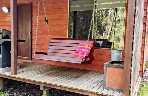 Peerabeelup Cottage | Two Bedroom Cottage - sleeps 4 - Self contained 2 Bedroom Cottage 1 King and 1 Queen