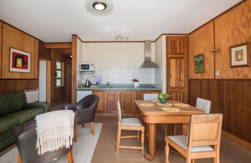 Punakaiki Cottage | Two bedroom cottage with sea views, Punakaiki