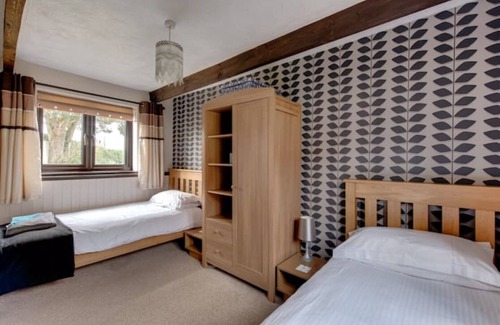 Colchester Cottage | Two Bedroom Cottage -Shared Pool