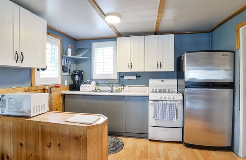 Bala Cottage | Two Bedroom Cottage with Loft Close To Bala