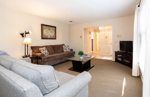 Sandusky House | Two Bedroom Cozy Cottage near Sports Force, Kalahari, and Cedar Point!