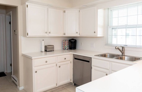 Sandusky House | Two Bedroom Cozy Cottage near Sports Force, Kalahari, and Cedar Point!