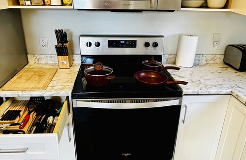 Regional District of Nanaimo House | Two Bedroom Cozy Suite in Central Nanaimo; Your Home away from Home.