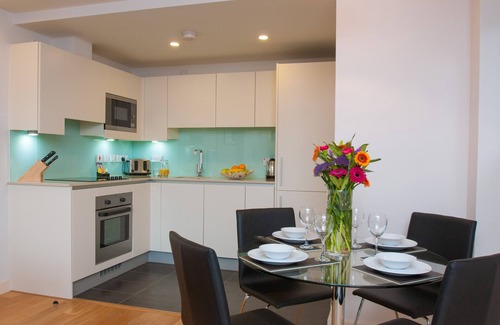 Bristol Floating Harbour Apartment | Two Bedroom Deluxe