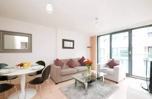 Bristol Floating Harbour Apartment | Two Bedroom Deluxe