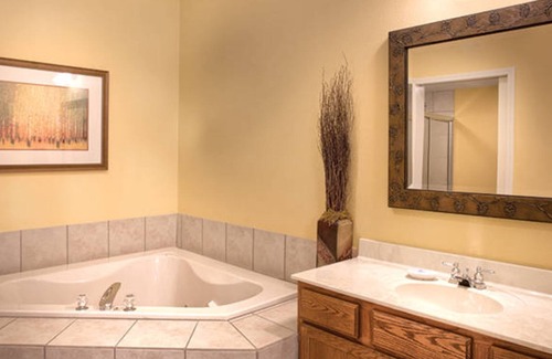 Sevierville Resort | Two Bedroom Deluxe, Luxury Condo, Smoky Mountains 2056615