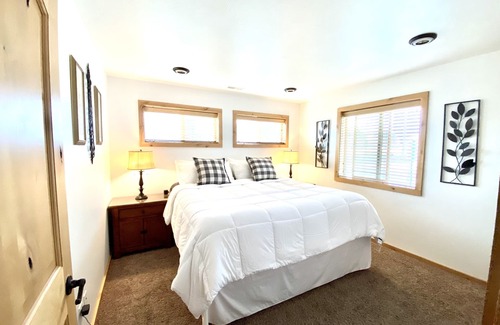 Rexburg Apartment | Two Bedroom Double King Suite-Free Breakfast/dinn
