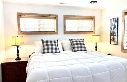Rexburg Apartment | Two Bedroom Double King Suite-Free Breakfast/dinn