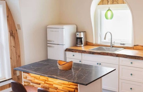 Springvale RV Rental | Two bedroom earth house in United States of America, Sanford