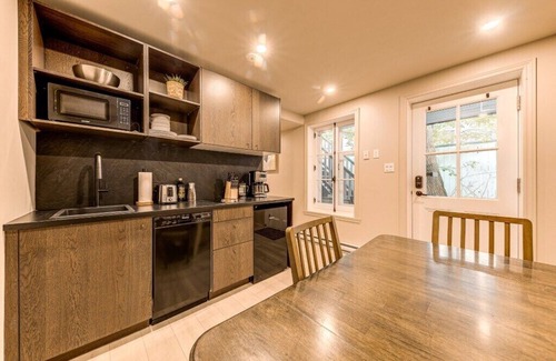 Vieux-Quebec-Cap-Blanc-colline Parlementaire Apartment | Two bedroom Escape in the Heart of Old Quebec
