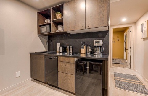 Vieux-Quebec-Cap-Blanc-colline Parlementaire Apartment | Two bedroom Escape in the Heart of Old Quebec