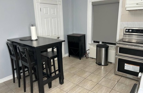 Brookhaven House | TWO BEDROOM EXECUTIVE VACATION HOME