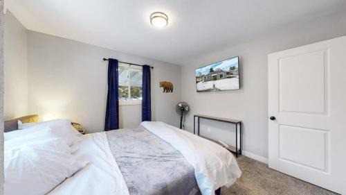 Jewell Heights - Hoffman Heights House | Two bedroom family home near Anschutz Medical