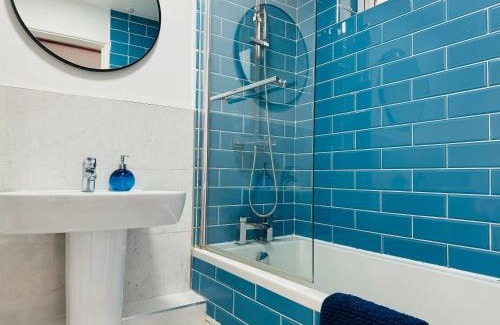 Earlsfield Apartment | Two Bedroom Flat for Six Guests