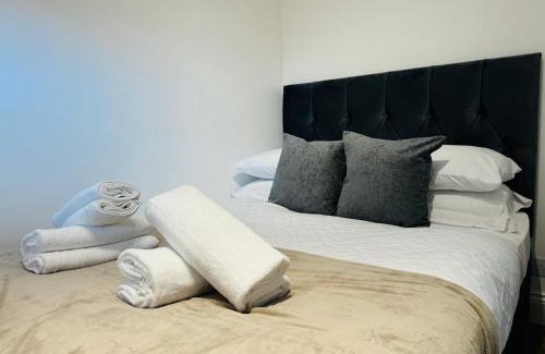 Earlsfield Apartment | Two Bedroom Flat for Six Guests