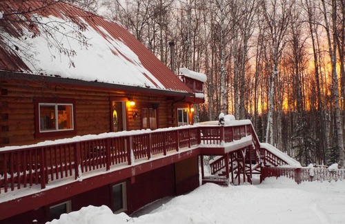 Fairbanks Apartment | Two bedroom, fully furnished apartment with private entrance on 3 wooded acres