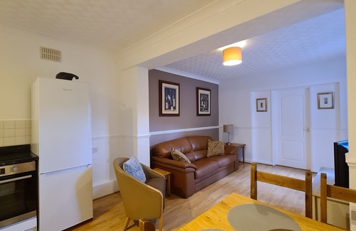 Catford Apartment | Two bedroom Garden Maisonette in London