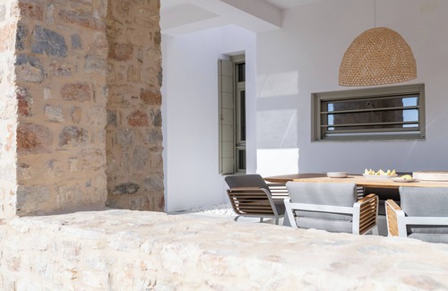 Drios Apartment | Two-Bedroom Garden Residence with Independent Pool By Triotissa Local Living B1