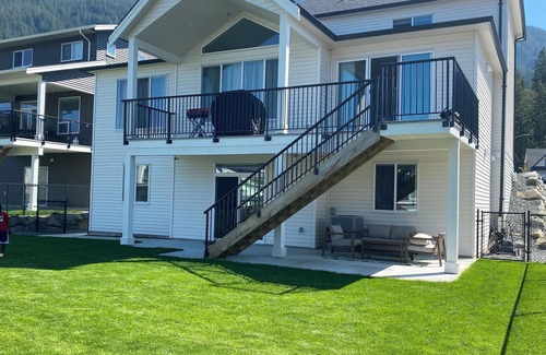 Eastern Hillsides House | Two Bedroom Guest Suite in a family friendly new neighborhood
