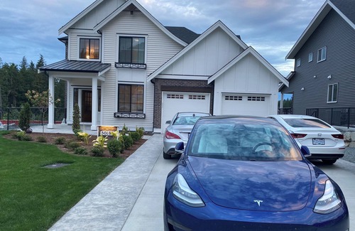 Eastern Hillsides House | Two Bedroom Guest Suite in a family friendly new neighborhood