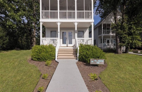 Grand Rivers Condo | Two Bedroom Harbor View Condo