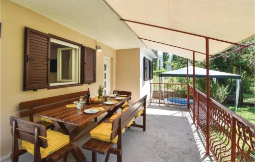 Blato na Cetini House | Two-Bedroom Holiday Home In Blato Na Cetini