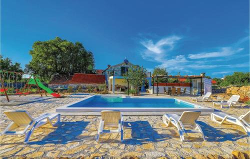 Ljubitovica House | Two-Bedroom Holiday Home In Ljubitovica