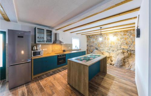 Ljubitovica House | Two-Bedroom Holiday Home In Ljubitovica