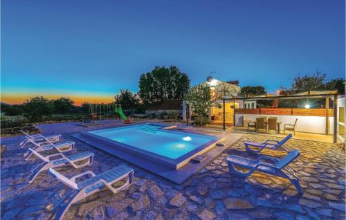 Ljubitovica House | Two-Bedroom Holiday Home In Ljubitovica