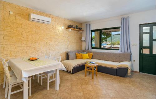 Zastrazisce House | Two-Bedroom Holiday Home In Zastrazisce