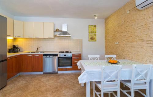Zastrazisce House | Two-Bedroom Holiday Home In Zastrazisce