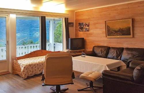 Luster Apartment | Two-Bedroom Holiday home in Høyheimsvik