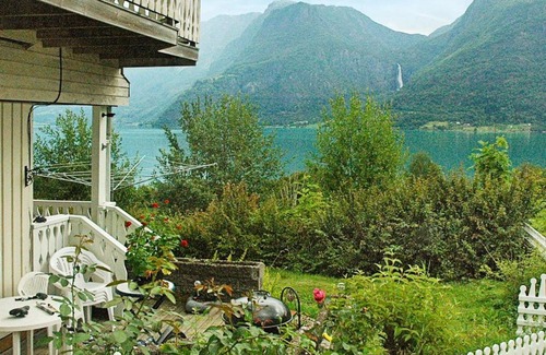 Luster Apartment | Two-Bedroom Holiday home in Høyheimsvik