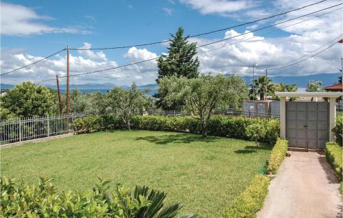 Livanatai House | Two-Bedroom Holiday Home In Livanates