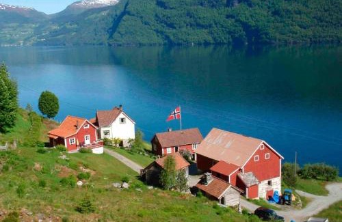 Stryn House | Two-Bedroom Holiday home in Utvik 1