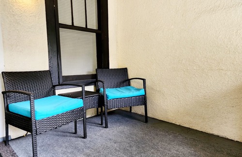 East Lake Morton Apartment | Two Bedroom Home in Beautiful downtown Lakeland