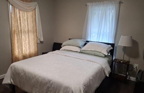 Teaneck House | Two-Bedroom Home Private Parking 25 min to NYC