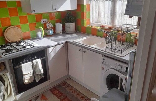 Beckingham House | Two Bedroom House With a Stairlift and Lovely Garden in Cul-de-sac in Maldon