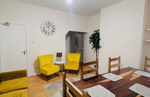 Welford House | Two bedroom in a Victorian house located nearby Leicester City Centre.
