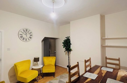Welford House | Two bedroom in a Victorian house located nearby Leicester City Centre.