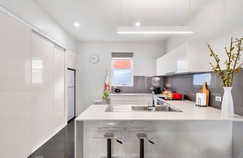 Hobart Central Business District Apartment | Two Bedroom Inner-City Retreat with Free Parking