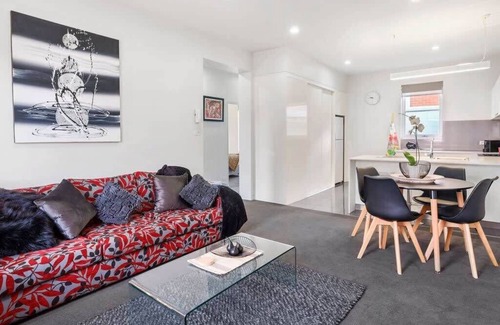 Hobart Central Business District Apartment | Two Bedroom Inner-City Retreat with Free Parking