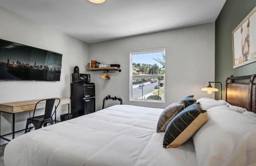 Vista Apartment | Two Bedroom - King in Master. Heart of Downtown Vista