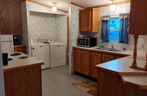 Spring City Cabin | Two Bedroom Lake Cabin A