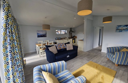 Liskeard Apartment | Two Bedroom Lodge - Peacock Lodge