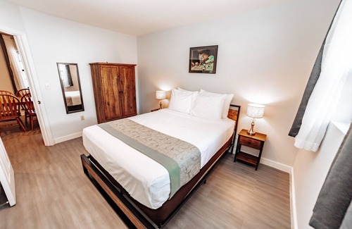 Spring City Hotel | Two Bedroom Lodge Room